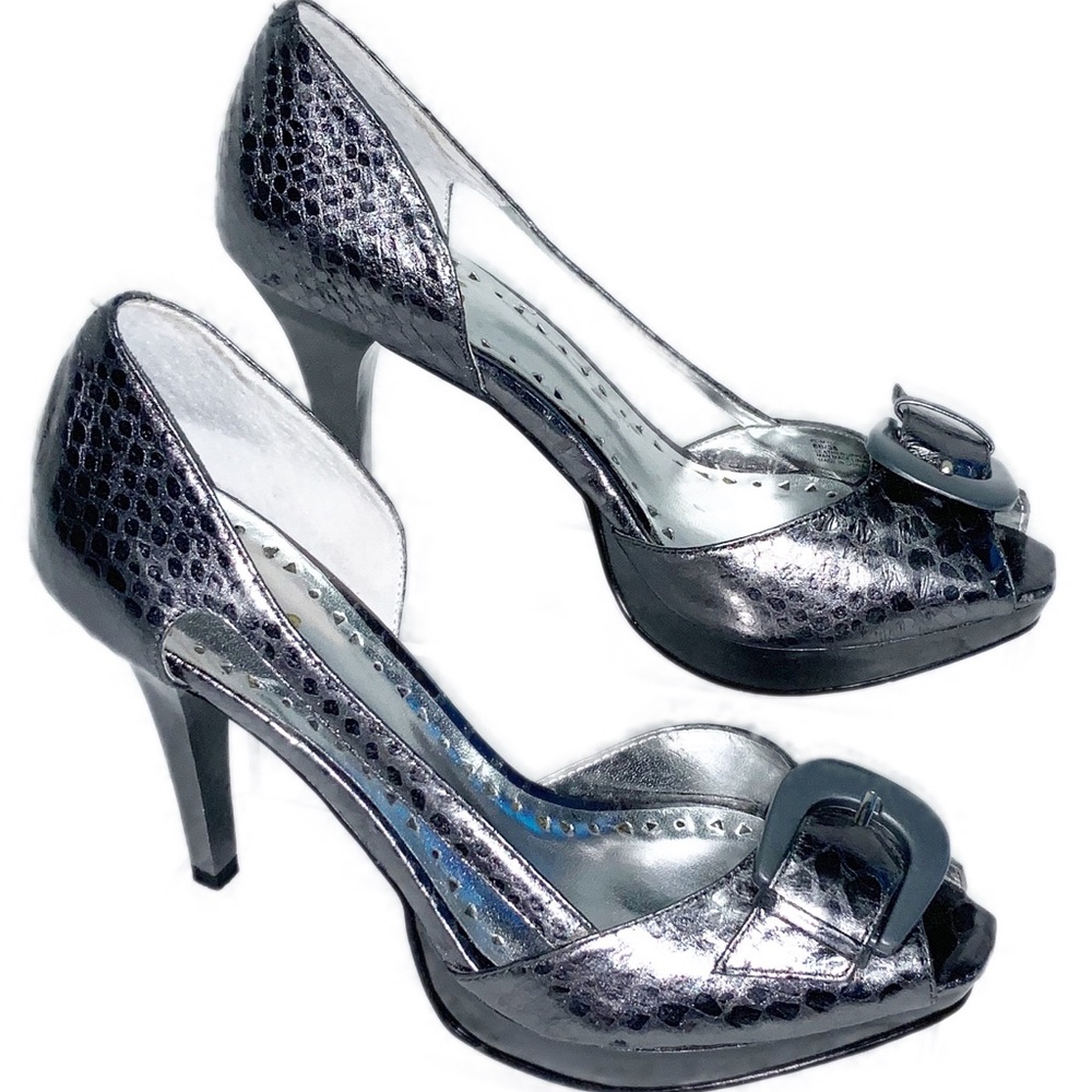 BCBG PARIS MYLO PLATFORM 4” HEELS SILVER, BUCKLE
